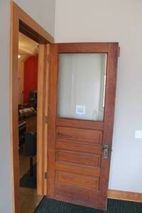 lot 612 image: Wood Interior Door 3-panel  Top Glass 35-34x89-38x1-58