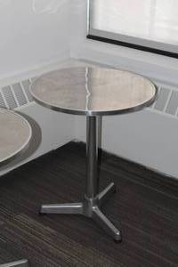 lot 617 image: Metal Pedestal Table 29x24