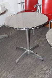 lot 620 image: Metal Pedestal Table 27-12x27-12