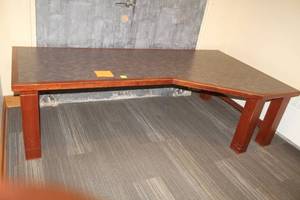 lot 627B image: Desk