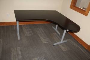 lot 627C image: Ikea Desk