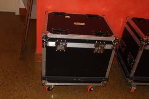 lot 671 image: Rolling Road Case