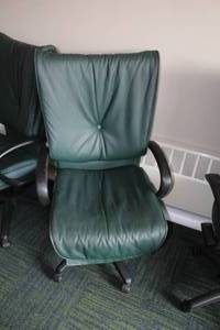 lot 688 image: Rolling Office Arm Chair