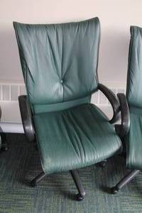 lot 689 image: Rolling Office Arm Chair