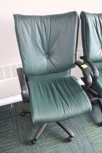 lot 690 image: Rolling Office Arm Chair