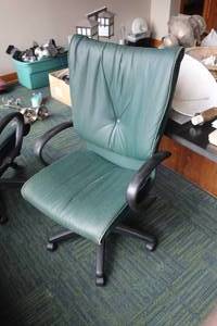lot 694 image: Rolling Office Arm Chair
