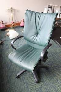 lot 695 image: Rolling Office Arm Chair