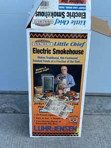 lot 37 image: Little Chief Electric Smokehouse NEW
