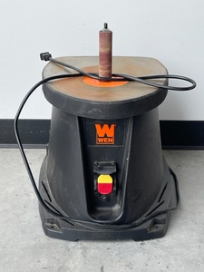 lot 49 image: Oscillating Spindle Sander and Accessories