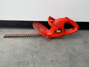 lot 59 image: Black & Decker Electric Hedge Trimmer