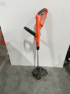 lot 58 image: Black & Decker Electric Trimmer