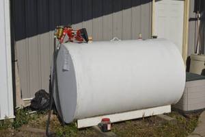500 Gallon Fuel Tank with pump