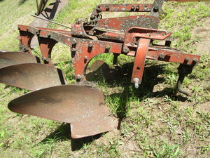 Three point 3-bottom plow...