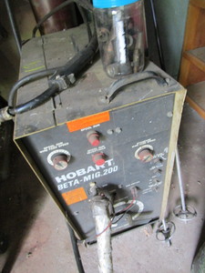 Hobart welder, Beta Mig 200, cart &...