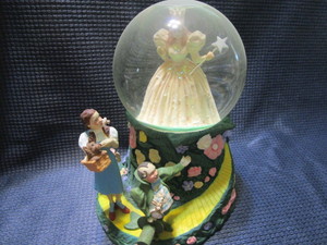 Wizard of Oz snowglobe - Glinda Goo...