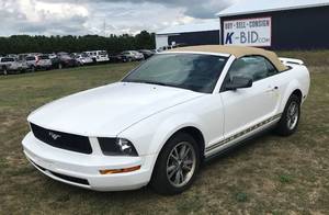 2005 Ford Mustang Deluxe Convertible
