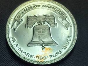 1 TROY OZ .999 FINE SILVER 1985 A-MARK LIBERTY ROUND