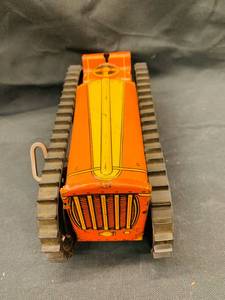 lot 23 image: VINTAGE TIN WIND-UP TOY TRACTOR
