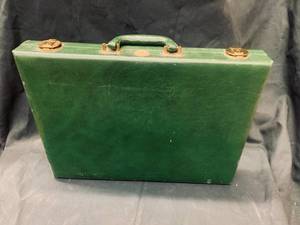 lot 49 image: Elegant Green Leather Briefcase
