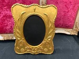 lot 50 image: Gold Decorative Frames
