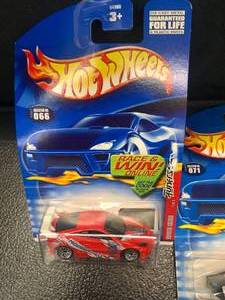 lot 64 image: Hot Wheels, New on Cards