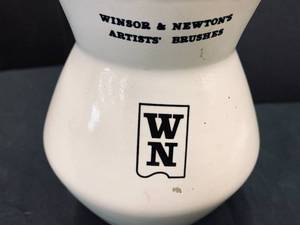 lot 87 image: Vintage Windsor Newton Artist Brushes Denby Made in England Pot