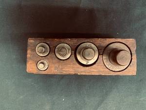 lot 78 image: Bartlett Bristol Brass Beam Scale with Weights
