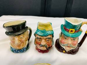 lot 93 image: Royal Daulton 2 12 inch Toby Mugs