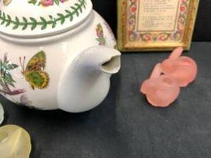 lot 111 image: Portmeiron Teapot, Frosted Glass Bunnies, Framed Quotation