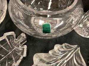 lot 112 image: Pretty Group of Glass and Crystal