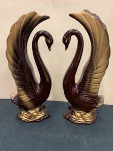 lot 119 image: Midcentury Ornamental Swans and Mini Console Dish