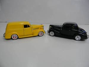 lot 53 image: JADA 124 SCALE 1939 CHEVROLET SEDAN DELIVERY & MOTORMAX 124 SCALE 1939 CHEVROLET COUPE #73247 - GREAT PIECES - SEE PICTURES