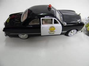 lot 55 image: 124 SCALE 1949 FORD POLICE & MOTORMAX 124 SCALE 1937 FORD PICKUP #68061 - GREAT PIECES - SEE PICTURES