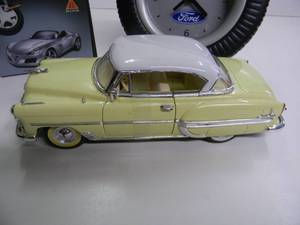 lot 59 image: 124 SCALE 1958 CHEVROLET BEL AIR - FORD TIRE CLOCK - TIRE ASHTRAY - COOL SET - SEE PICTURES