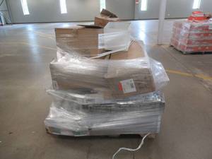 WHOLESALE PALLET OF LIGHTING & LIGHT BULBS (SEE PHOTOS)