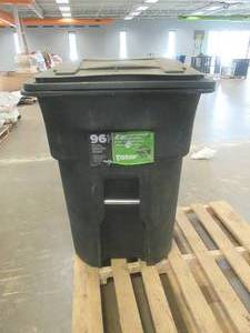 TOTER 96 GALLON GREEN TRASH CAN WITH LID (USED, OKAY CONDITION (SEE PHOTOS)