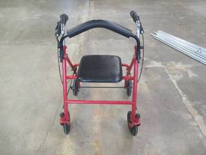 Drive Medical 10257RD-1 Four Wheel Rollator (USED, IN NICE CONDITION, SEE PHOTOS)