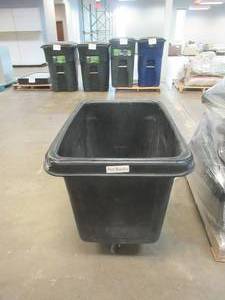 RUBBERMAID 26 in. W x 38 in. D x 28.13 in. H Black 8 cu. ft. Cube Truck (USED, BUT NICE CONDITION)