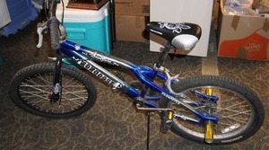 lot 27 image: Mongoose Bicycle