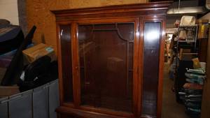 lot 36 image: Bernhardt Curio Hutch