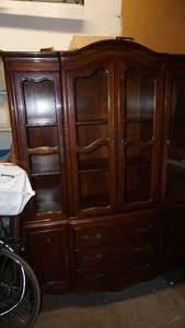 lot 37 image: Beautiful Curio Cabinet Hutch