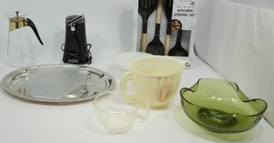 lot 99 image: Assorted KitchenWare