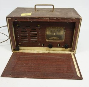 lot 75 image: Short Wave Radio Minerva Tropic Master