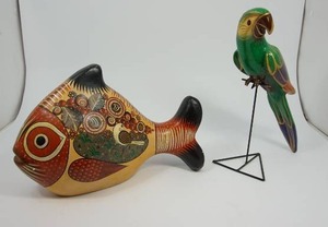 lot 102 image: Fish and Parrot Home Decor
