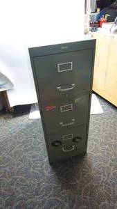 lot 116 image: 3-Drawer Metal File Cabinet
