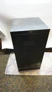 lot 117 image: 2-Drawer Metal File Cabinet