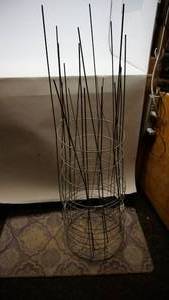 lot 118 image: Large Heavy Duty Tomato Cages