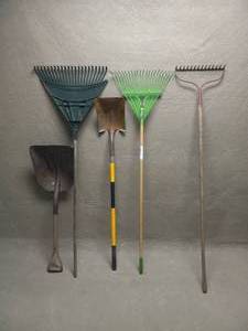 YARD RAKES AND SHOVELS