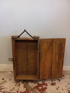VINTAGE WOODEN CHEST