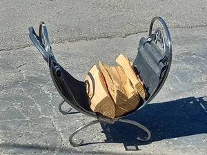 FOLDABLE HORSESHOE LOG HOLDER